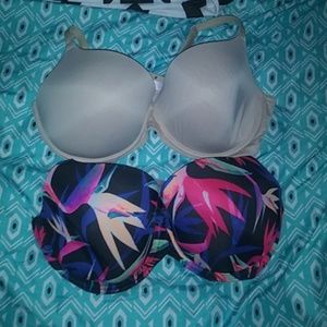 Both bras are 36DD.